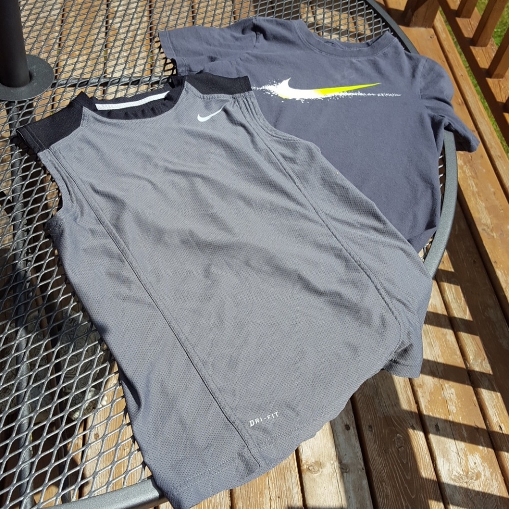 2 Boys Nike shirts size Small (little boys 6-8) - Picture 1 of 8